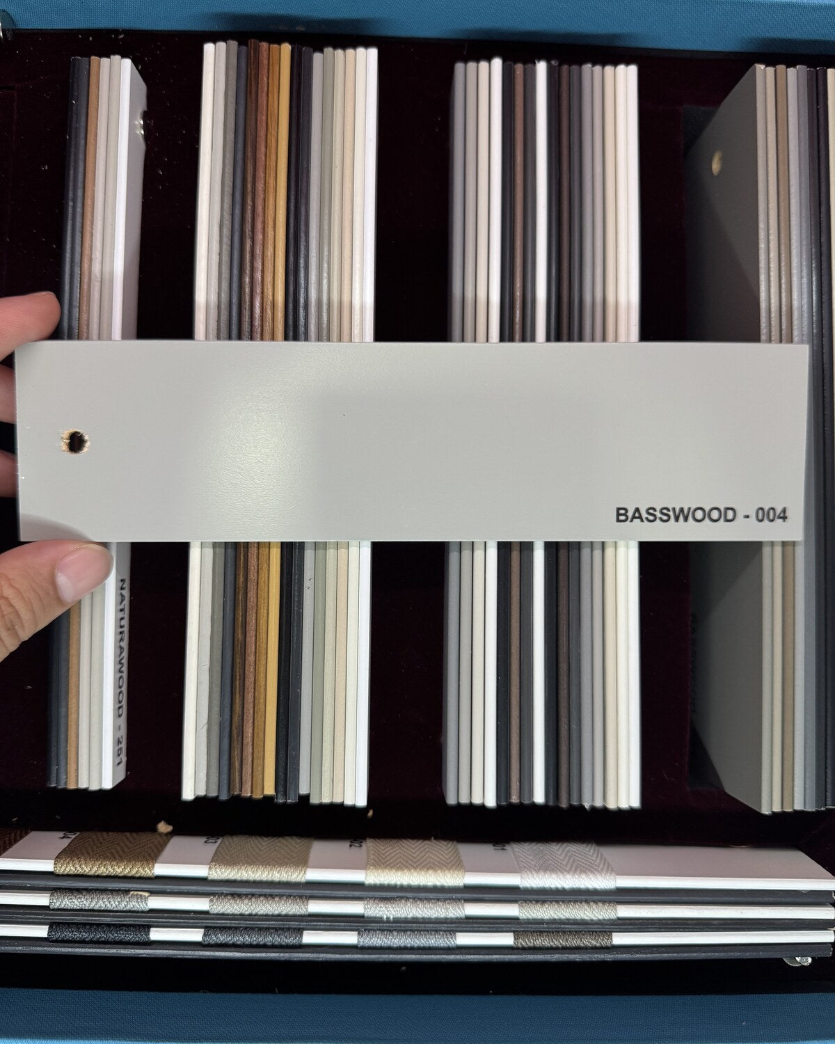 Açık gri 50 mm gerçek Ihlamur ahşap jaluzi perde numunesi, BASSWOOD 004