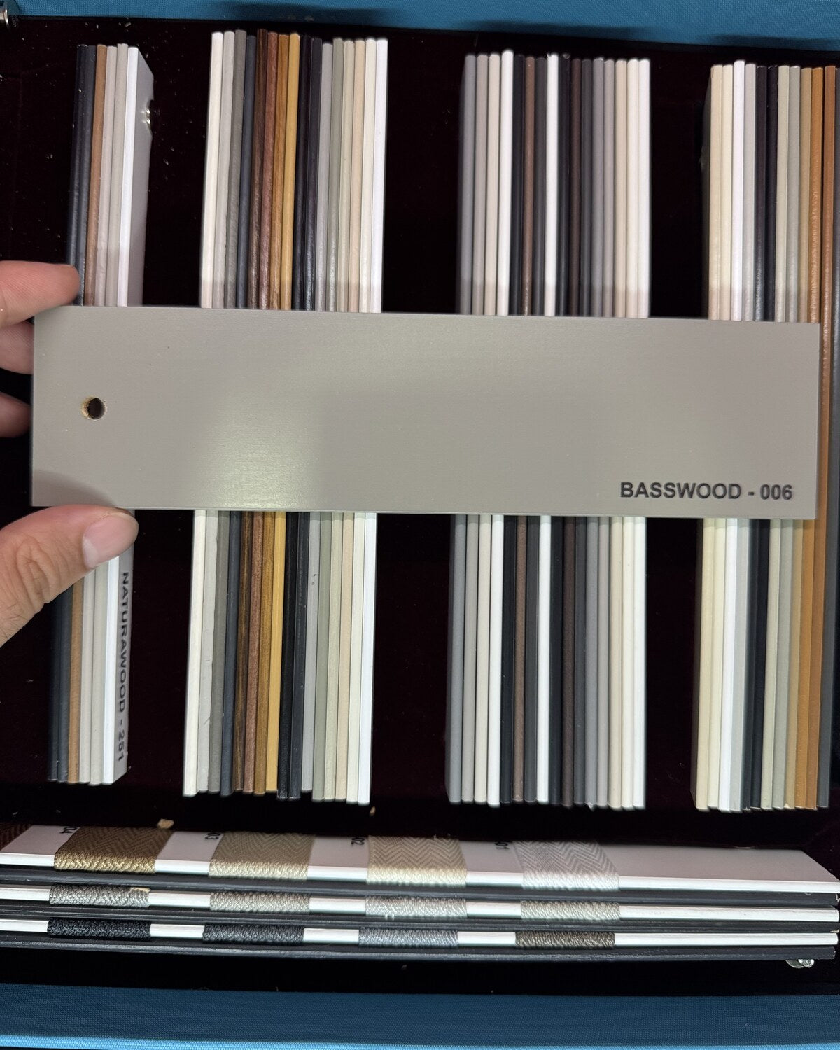 Açık vizon 50 mm gerçek Ihlamur ahşap jaluzi perde numunesi, BASSWOOD 006