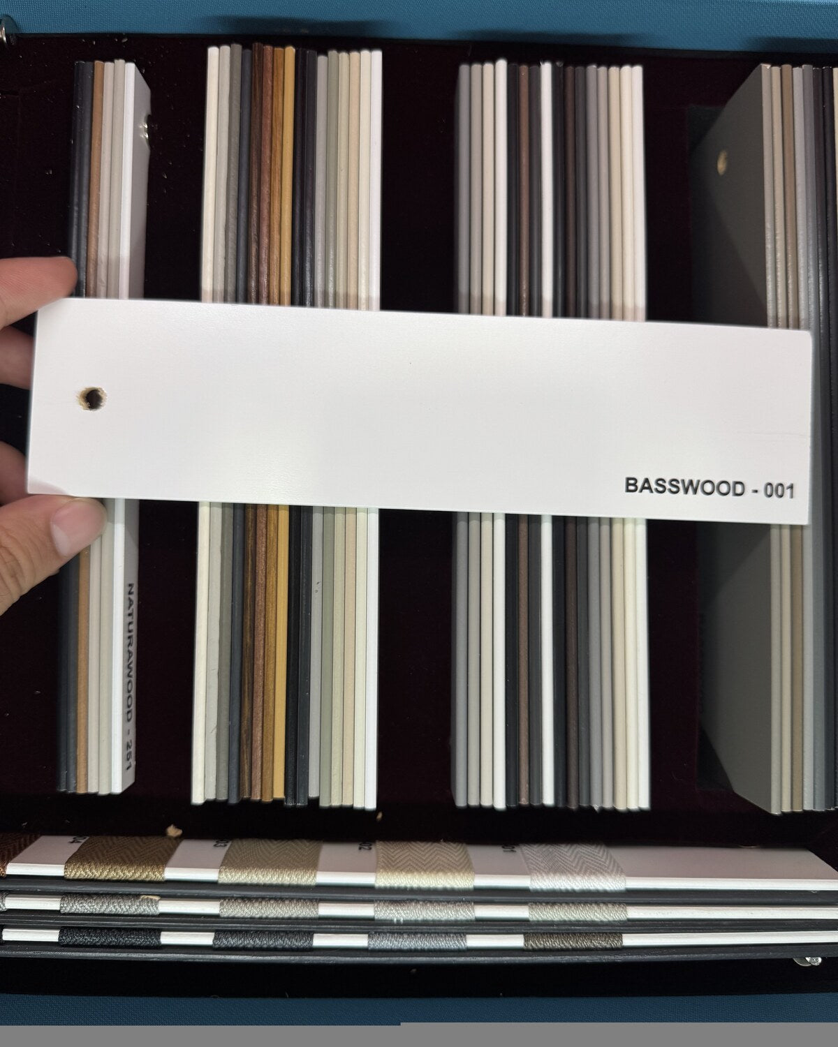 Beyaz 50 mm gerçek Ihlamur ahşap jaluzi perde numunesi, BASSWOOD 001