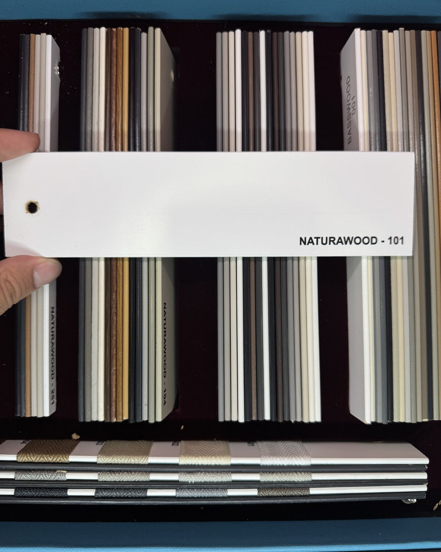 Beyaz 50 mm gerçek Pervonya ahşap jaluzi perde numunesi, NATURAWOOD 101