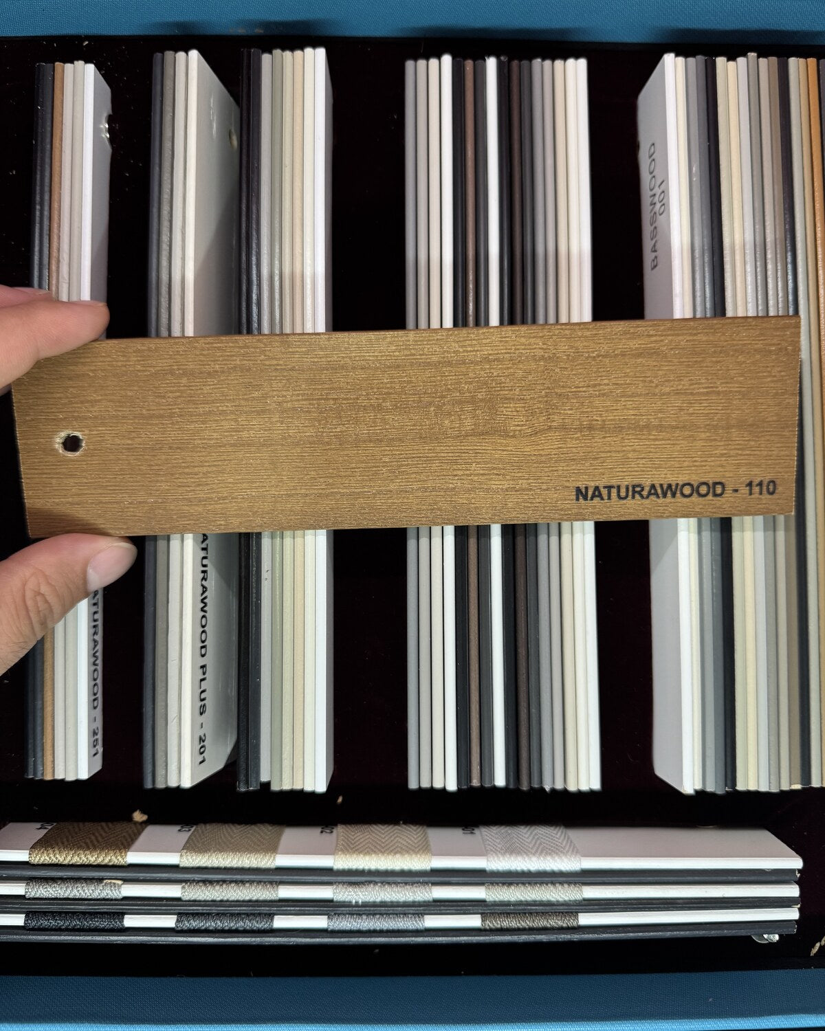 Doğal meşe 50 mm gerçek Pervonya ahşap jaluzi perde numunesi, NATURAWOOD 110