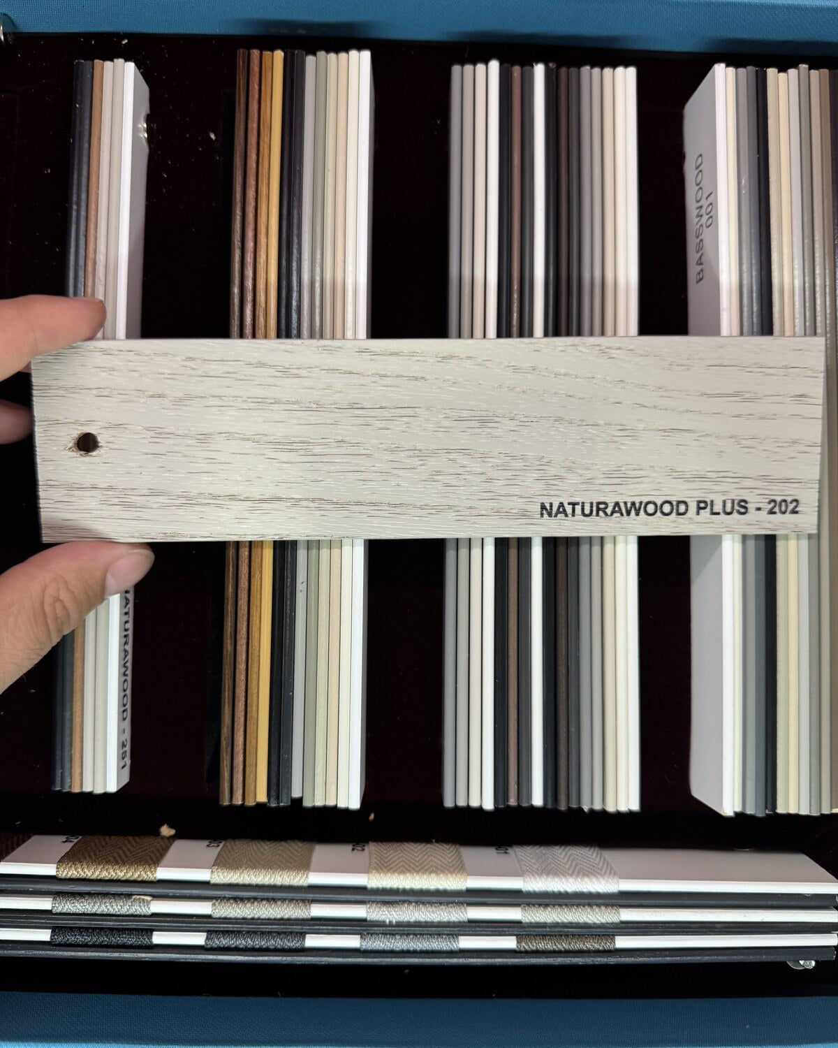 Krem meşe 50 mm gerçek Pervonya ahşap jaluzi perde numunesi, NATURAWOOD PLUS 202